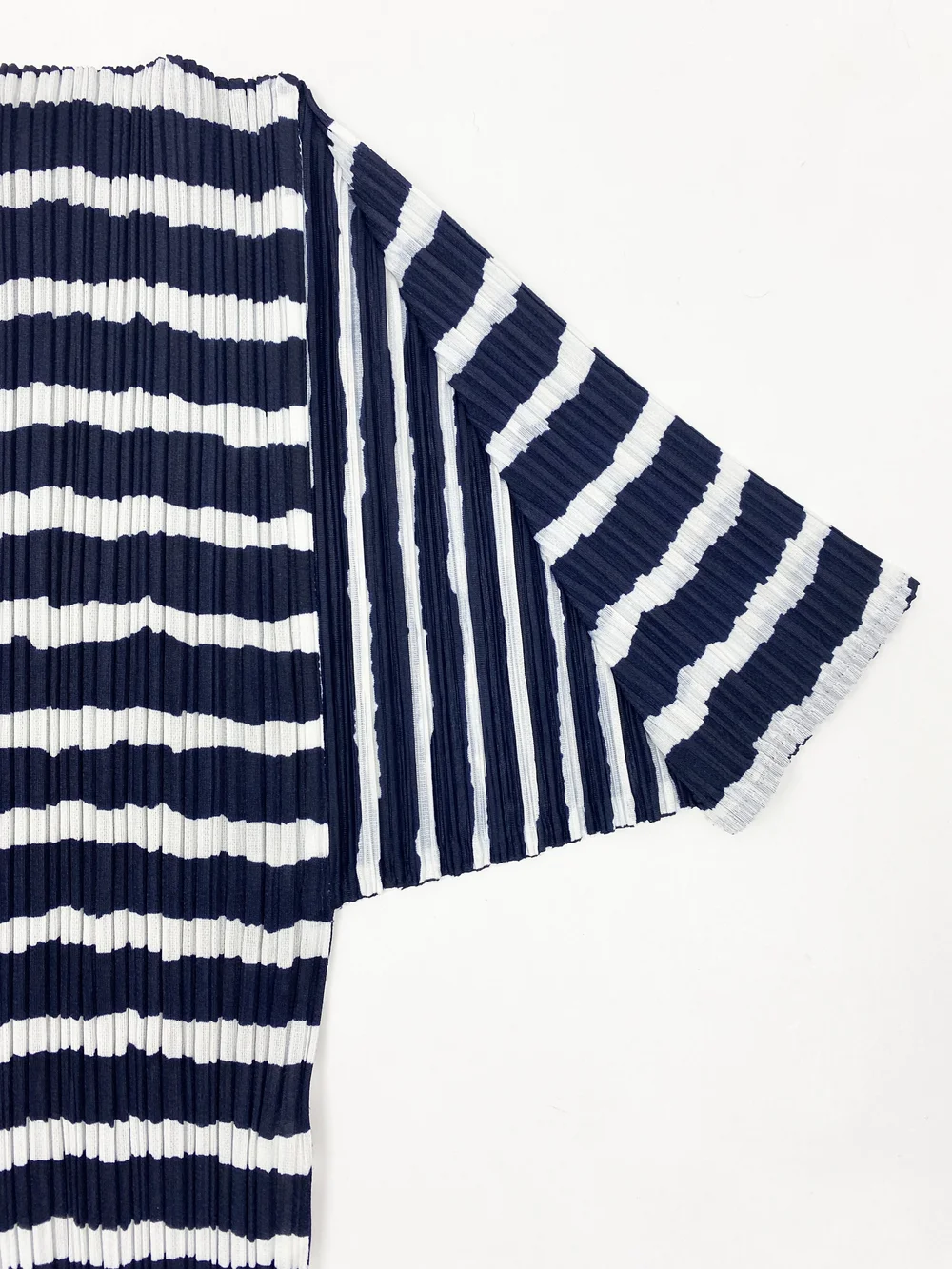 ISSEY MIYAKE PLEATS PLEASE デニム柄　シャツ ISSEY MIYAKE Pleats Please Sleeveless Top Indigo Blue Size 3 from