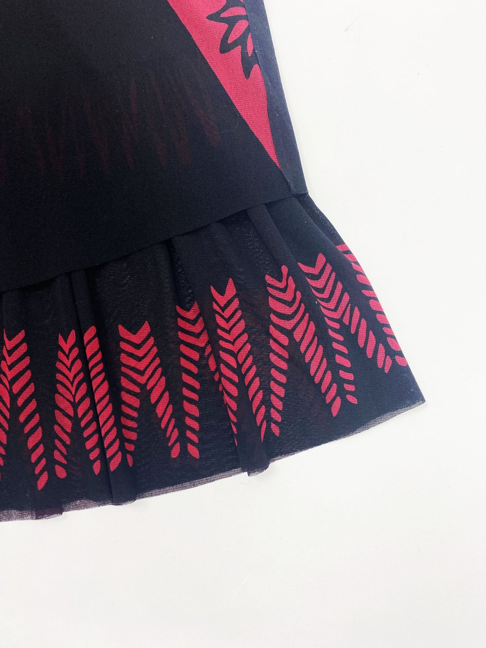 Vivienne Tam 90s mask print mesh skirt — JAMES VELORIA