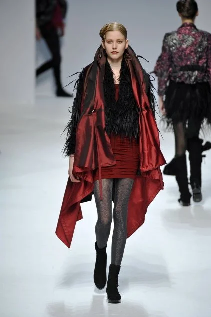 issey-miyake-fall-winter-2010-red-padded-tube-parachute-vest-coat-front.jpeg