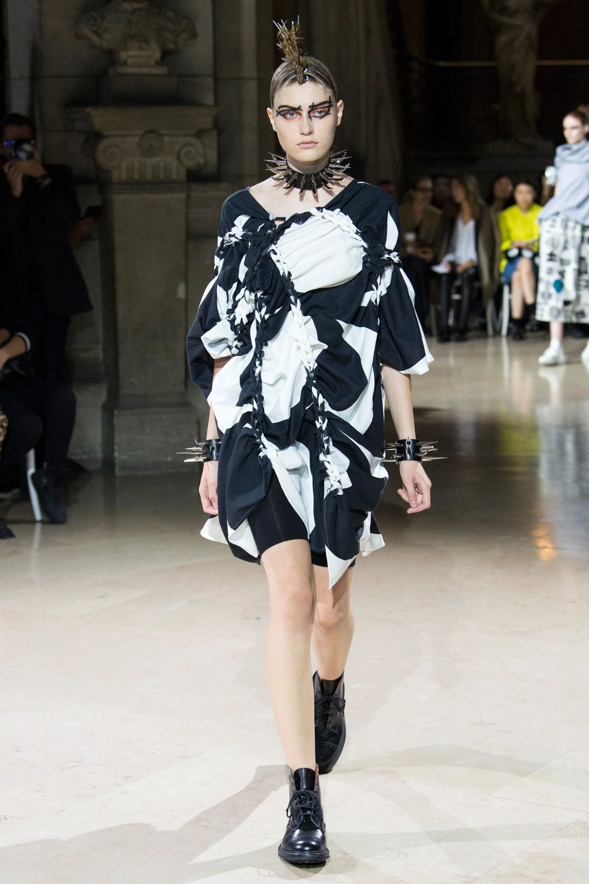 junya-watanabe-comme-des-garcons-spring-summer-2018-marimekko-print-bubble-top-braided.JPG