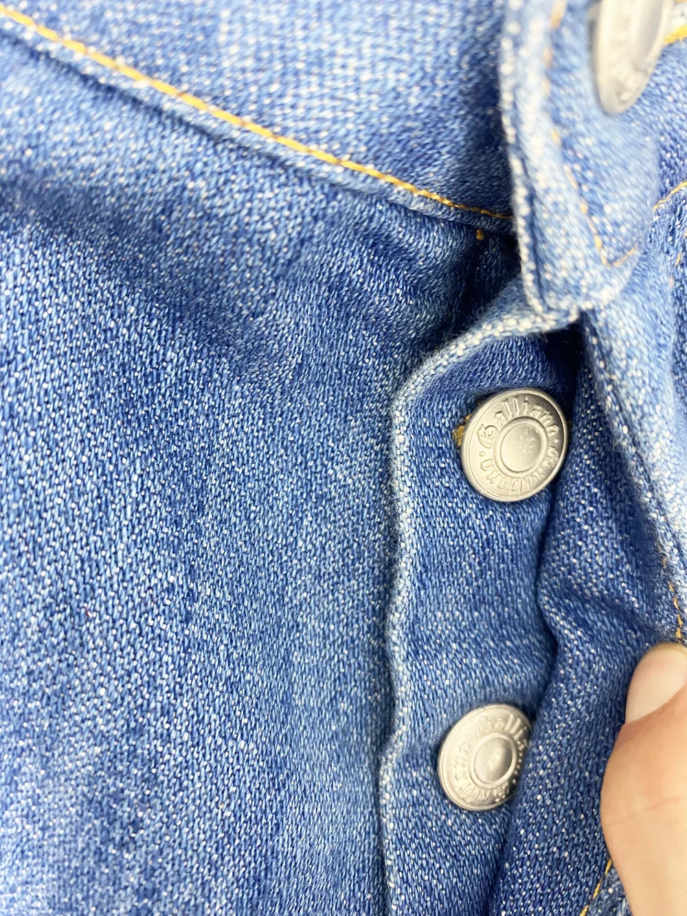 John Galliano ライトブルーデニム John Galliano blue denim curved leg jeans — JAMES VELORIA