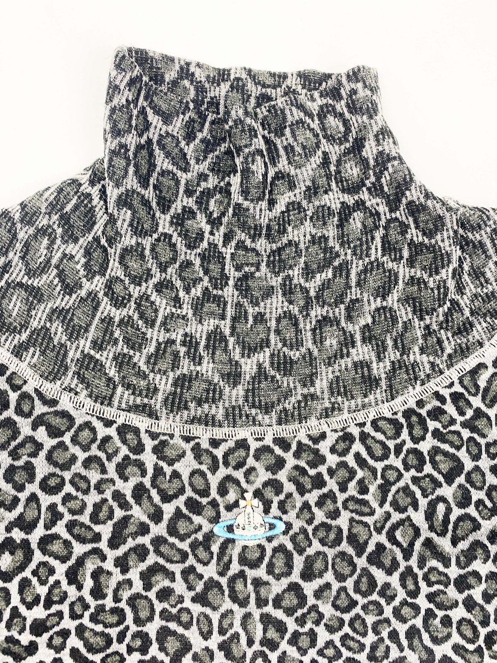 Vivienne Westwood MAN 90s leopard print sweater — JAMES VELORIA Vivienne Westwood MAN 90s leopard print sweater — JAMES VELORIA