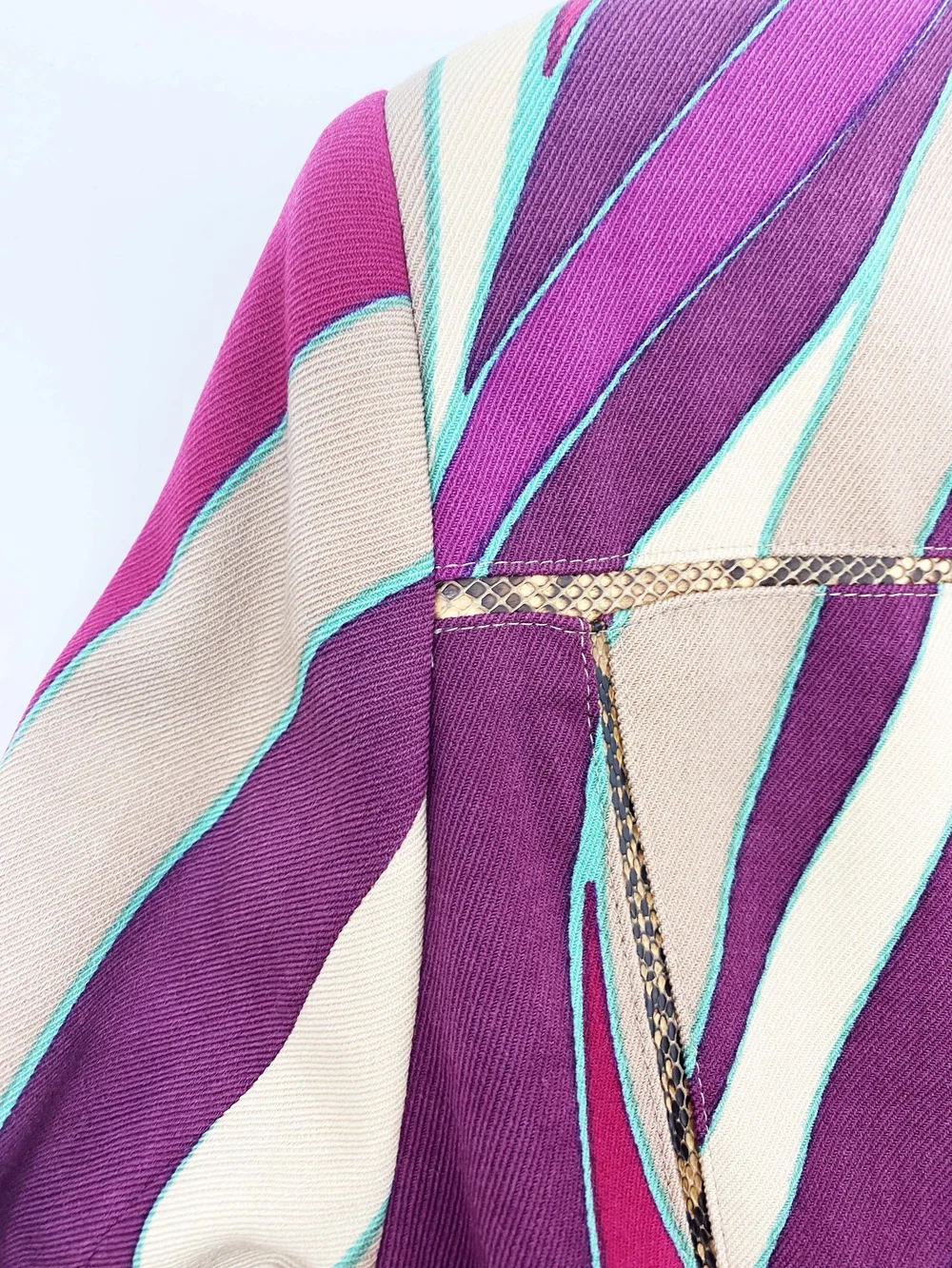S*3様 GIANNI VERSACE ケープコート パープル x グリーン Gianni Versace F/W 2000 snakeskin trim coat — JAMES VELORIA