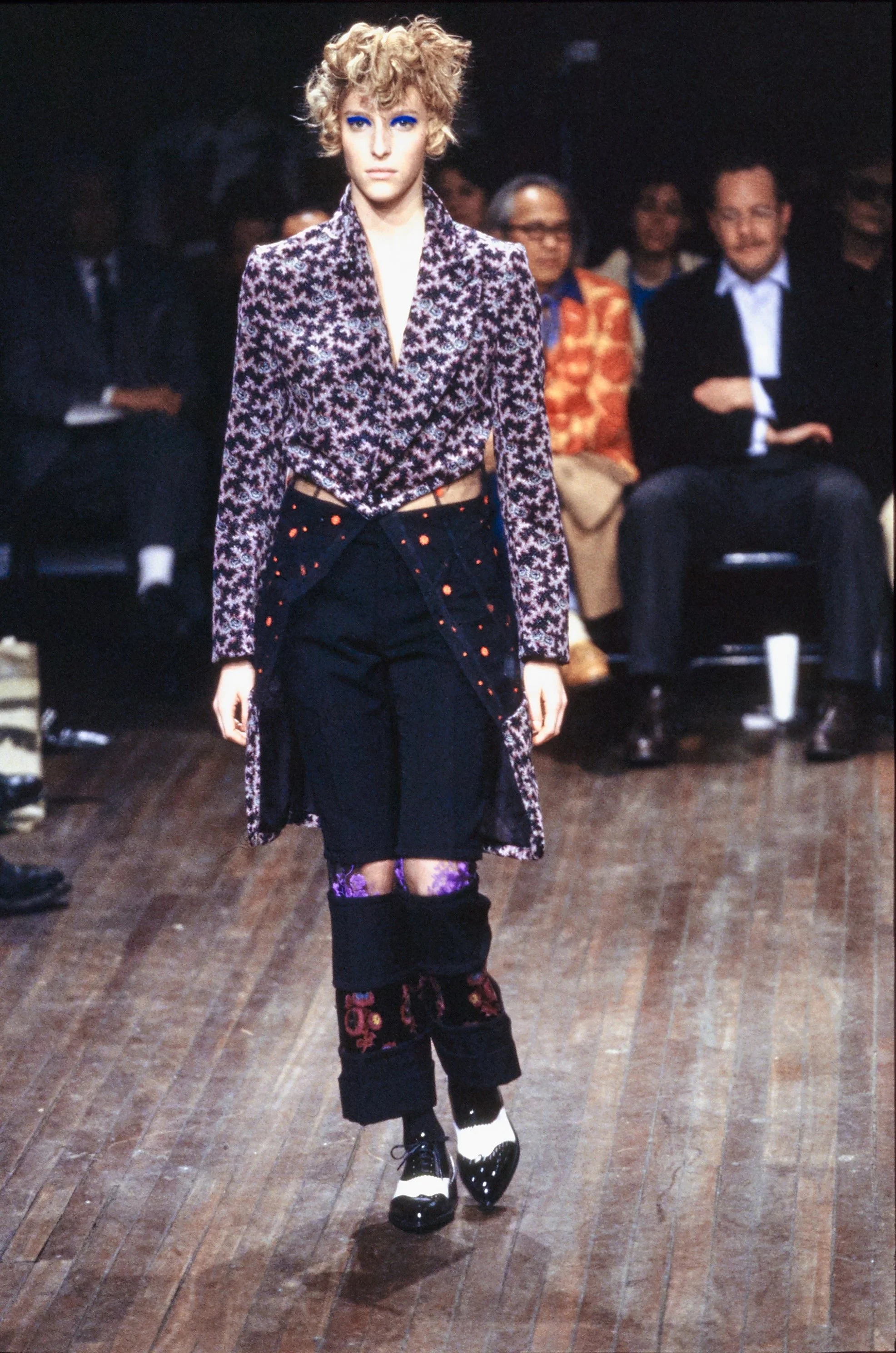 comme-des-garcons-fall-winter-2001-velvet-ruffle-lapel-printed-vintage-y2k-vintage-print-blue-cdg-runway.JPG