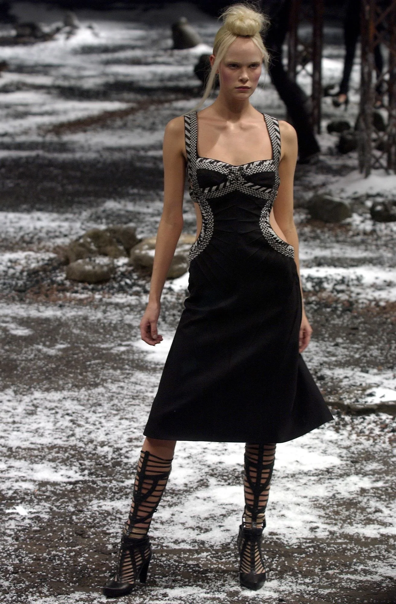 alexander-mcqueen-fall-winter-2003-black-white-plaid-harness-knit-top-sweater-vintage-y2k-wool-fw-archive-runway.JPG