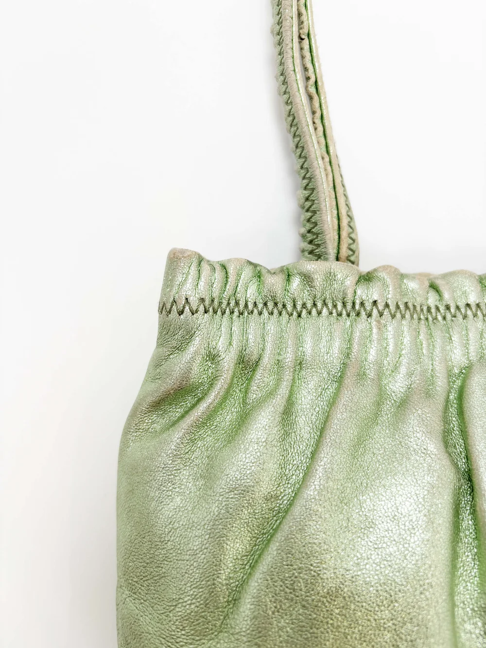 シェリーミュウ Miu Miu green metallic leather bag — JAMES VELORIA