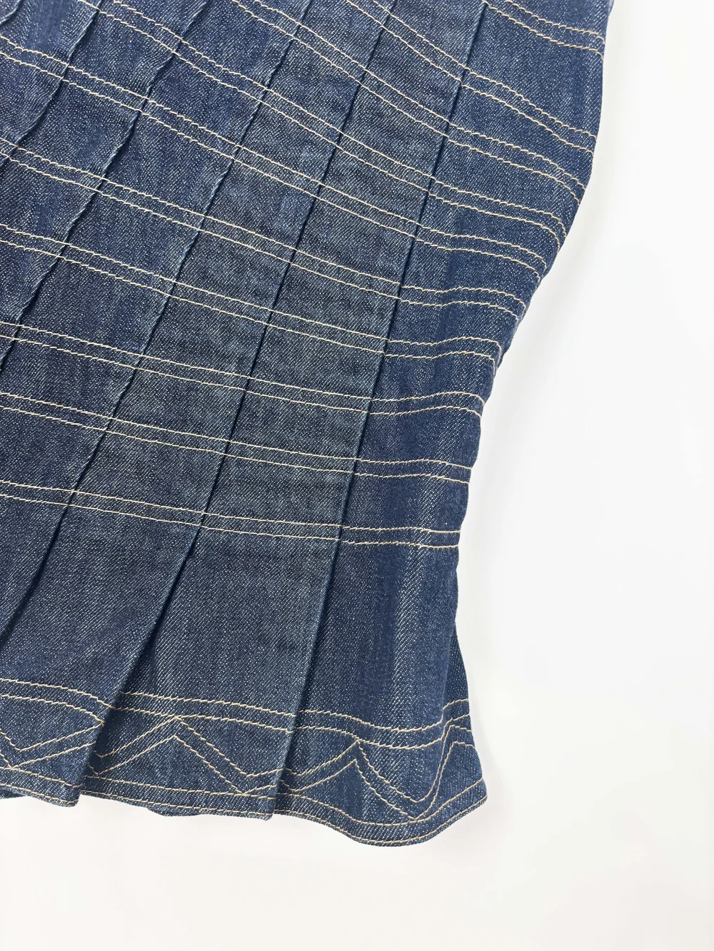 Gucci S/S 2004 pleated denim skirt — JAMES VELORIA