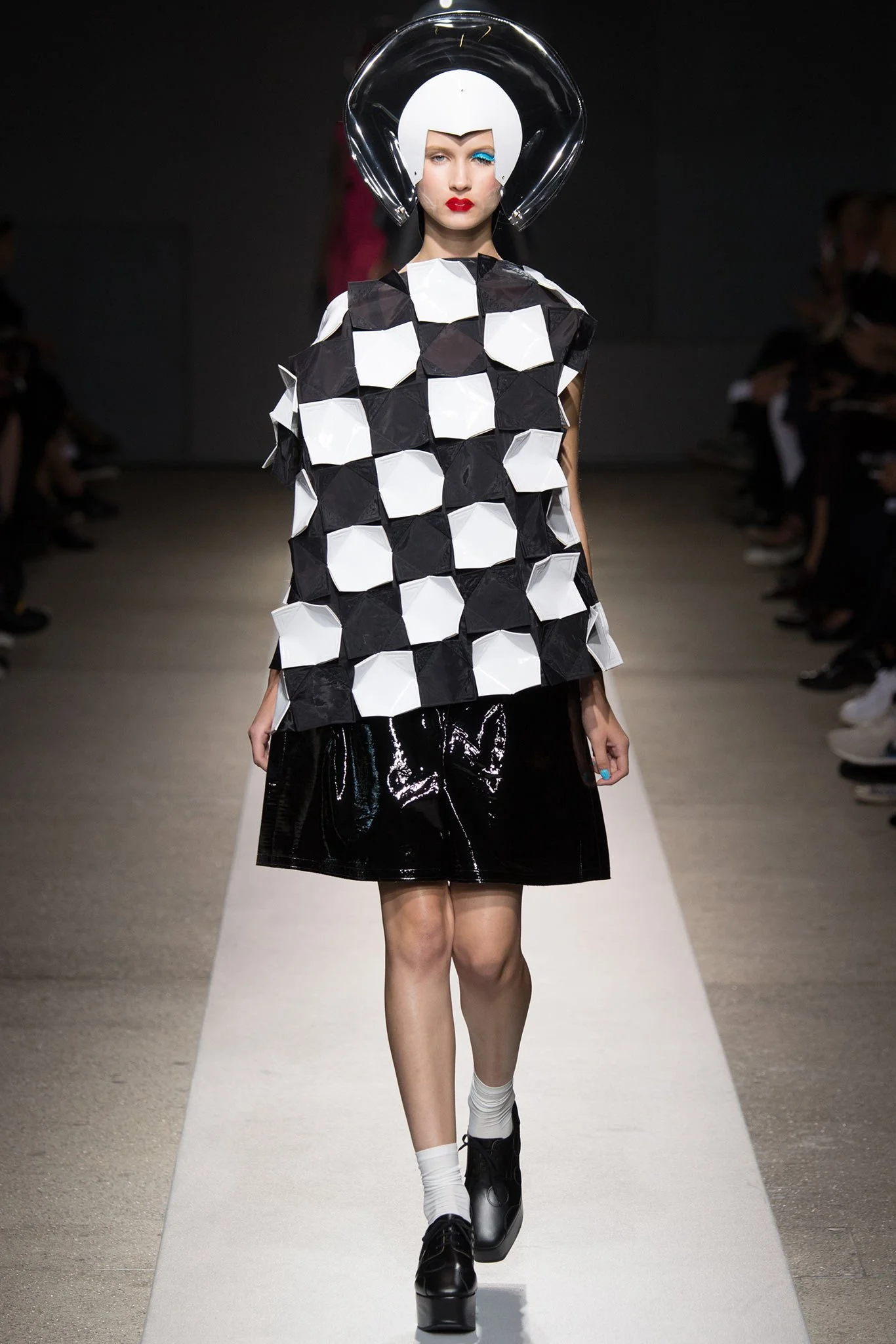 junya-watanabe-spring-summer-2015-black-pleather-flat-skirt-vintage-vinyl-comme-des-garcons-runway.JPG