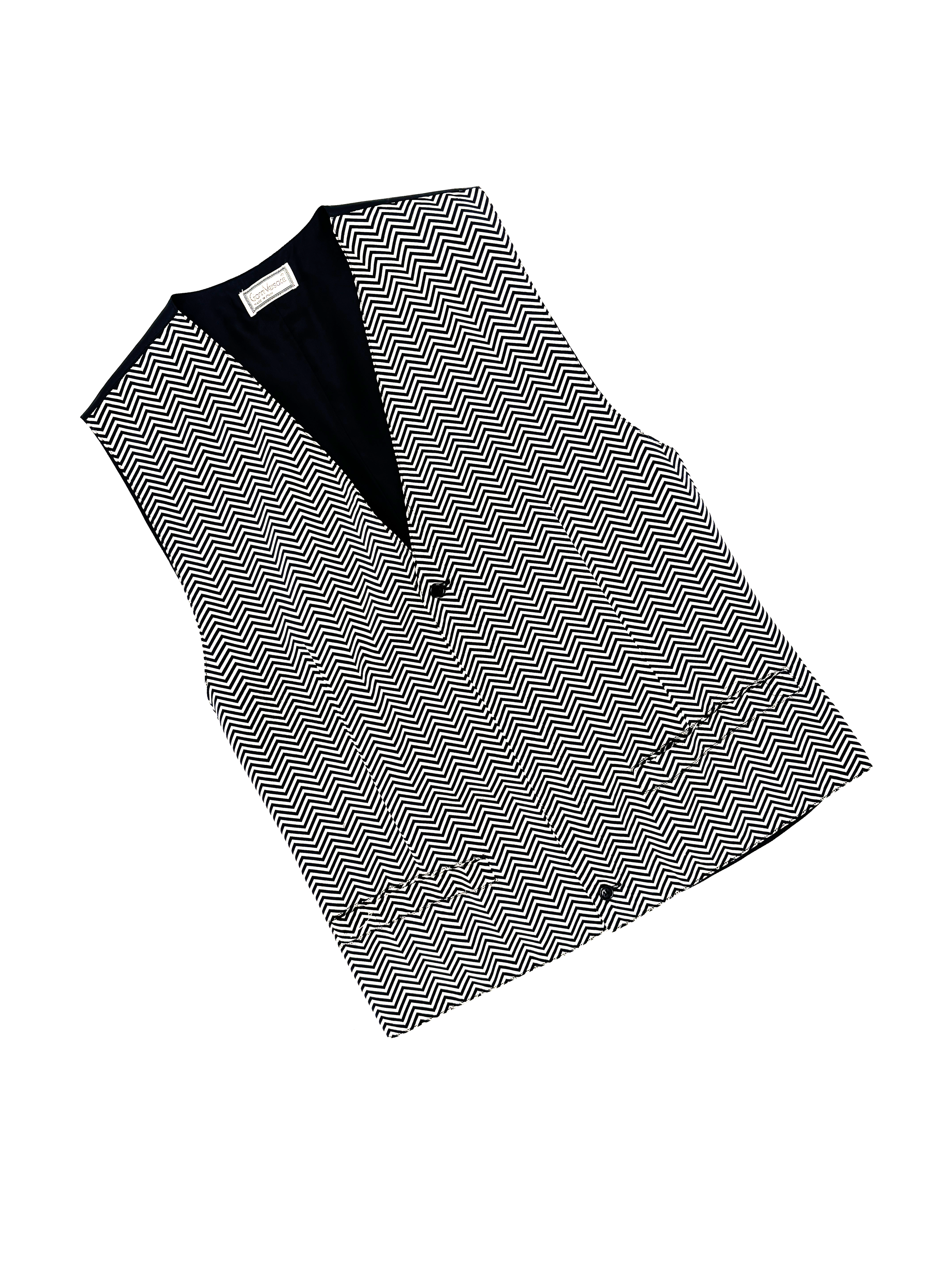 gianni-versace-1988-black-white-silk-chevron-zig-zag-pattern-jacquard-vest-vintage-menswear.png