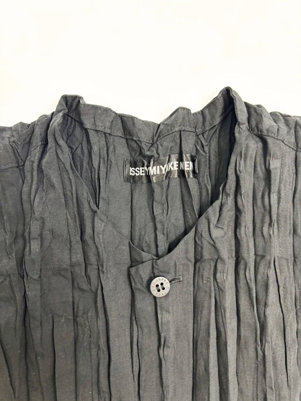 Issey Miyake Men pleated short sleeve shirt — JAMES VELORIA