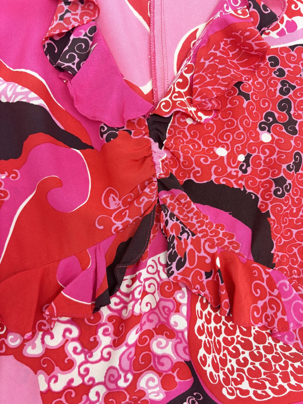 gucci pink floral dress Celine Dion wears pink floral pussybow Gucci dress