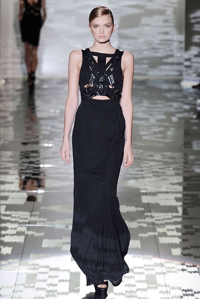 gucci-spring-summer-2010-black-halter-dress-silver-metal-neckline-bars-hardware-frida-giannini-vintage-y2k-runway.JPG