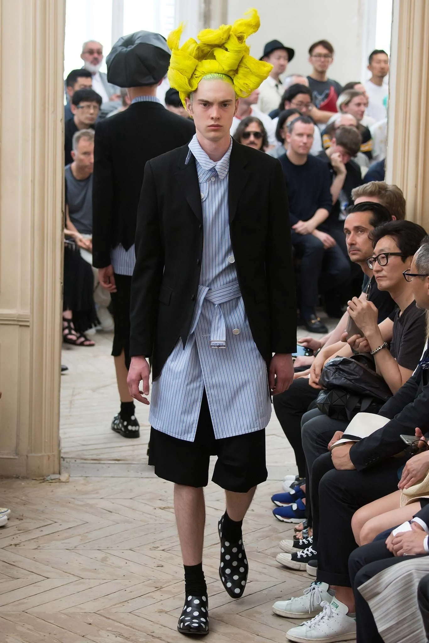 comme-des-garcons-homme-plus-spring-summer-2016-menswear-cutout-blazer-jacket-deconstructed-vintage-cdg-black-runway.JPG