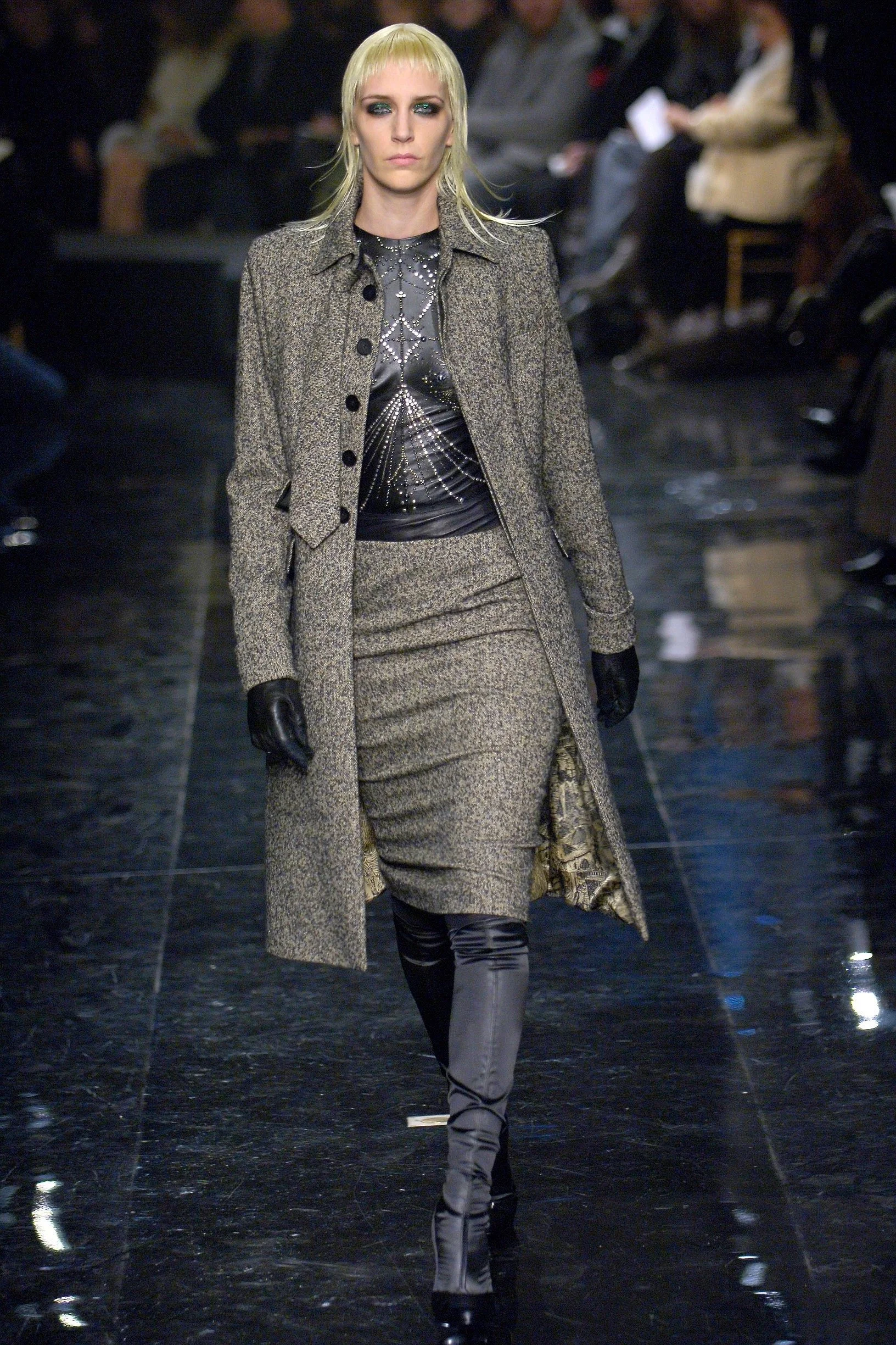 jean-paul-gaultier-femme-fall-winter-2005-fw-city-print-silk-shirt-dress-ruched-beige-black-vintage-y2k-femme-jpg-runway.JPG