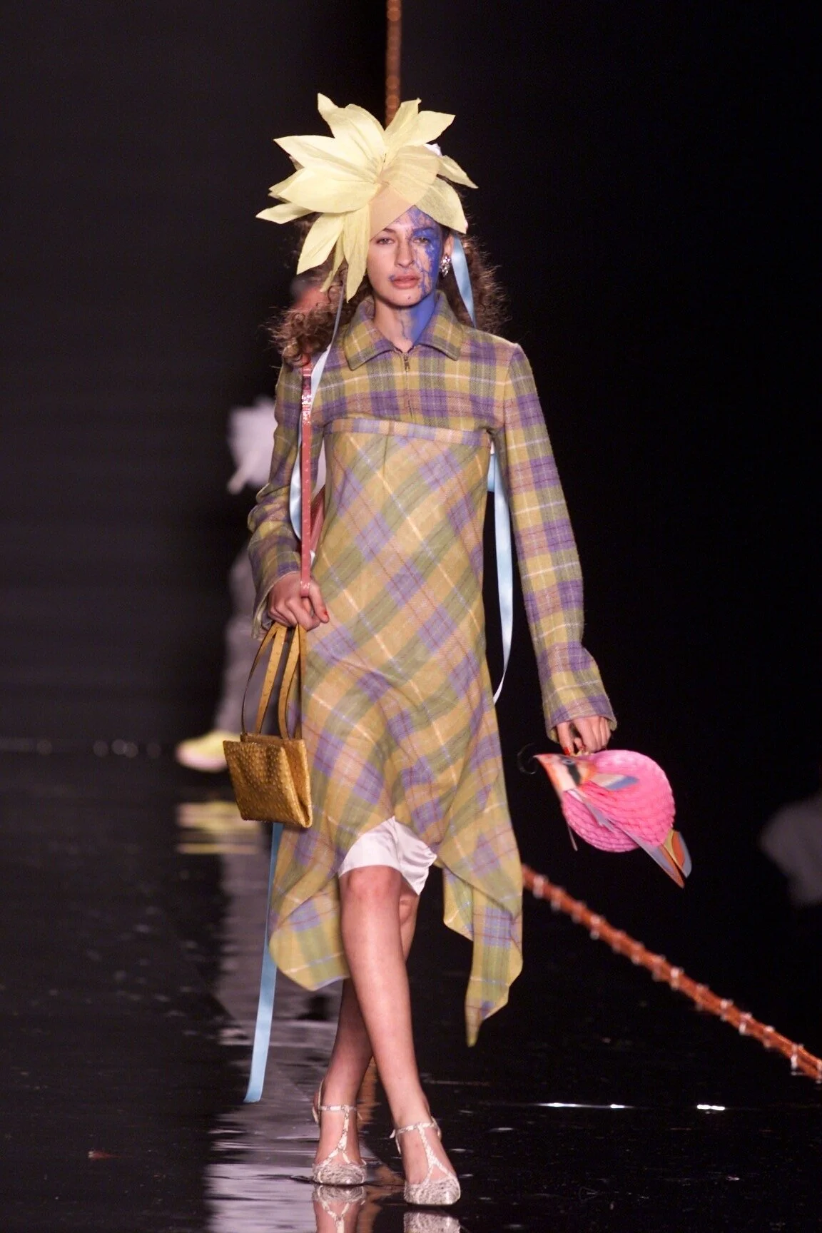 john-galliano-fall-winter-2000-yellow-plaid-jacket-extra-long-sleeve-avant-gardge-vintage-christian-dior-boutique-vintage-y2k-fw-runway.JPG