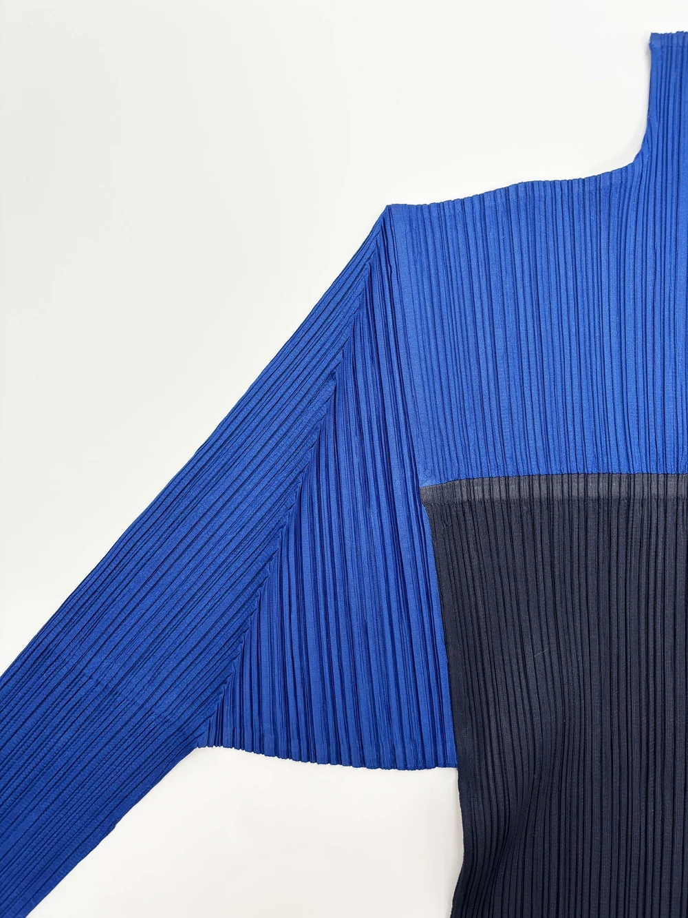 PLEATS PLEASE タンクトップ（オレンジ・黒・青） Pleats Please color block pleated dress — JAMES VELORIA