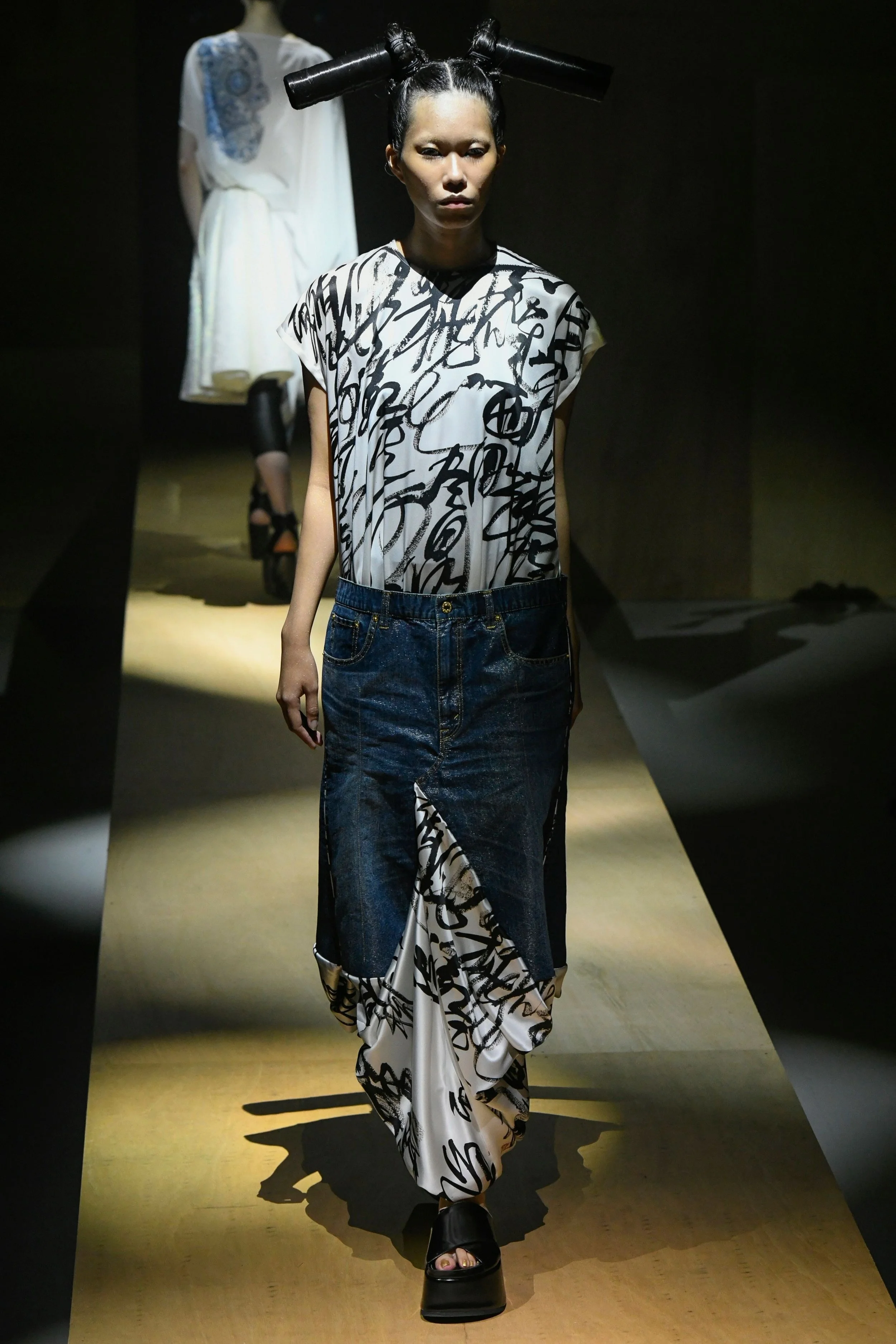 junya-watanabe-levis-spring-summer-2022-silk-printed-dress-denim-panels-decontructed-comme-des-garcons-vintage-blue-white-graffit.png-runway.JPG