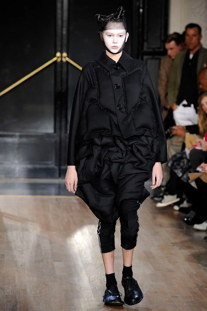 comme-des-garcons-fall-winter-2010-padded-pillow-jacket-lumps-and-bumps-fw-black-avant-garde-vintage-yk2-cdg-runway.JPG