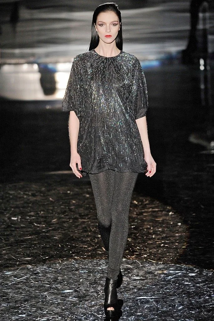 gucci-fall-winter-2009-rhinestone-mini-dress-black-shift-crystals-embellished-fw-vintage-y2k-archive-runway.JPG