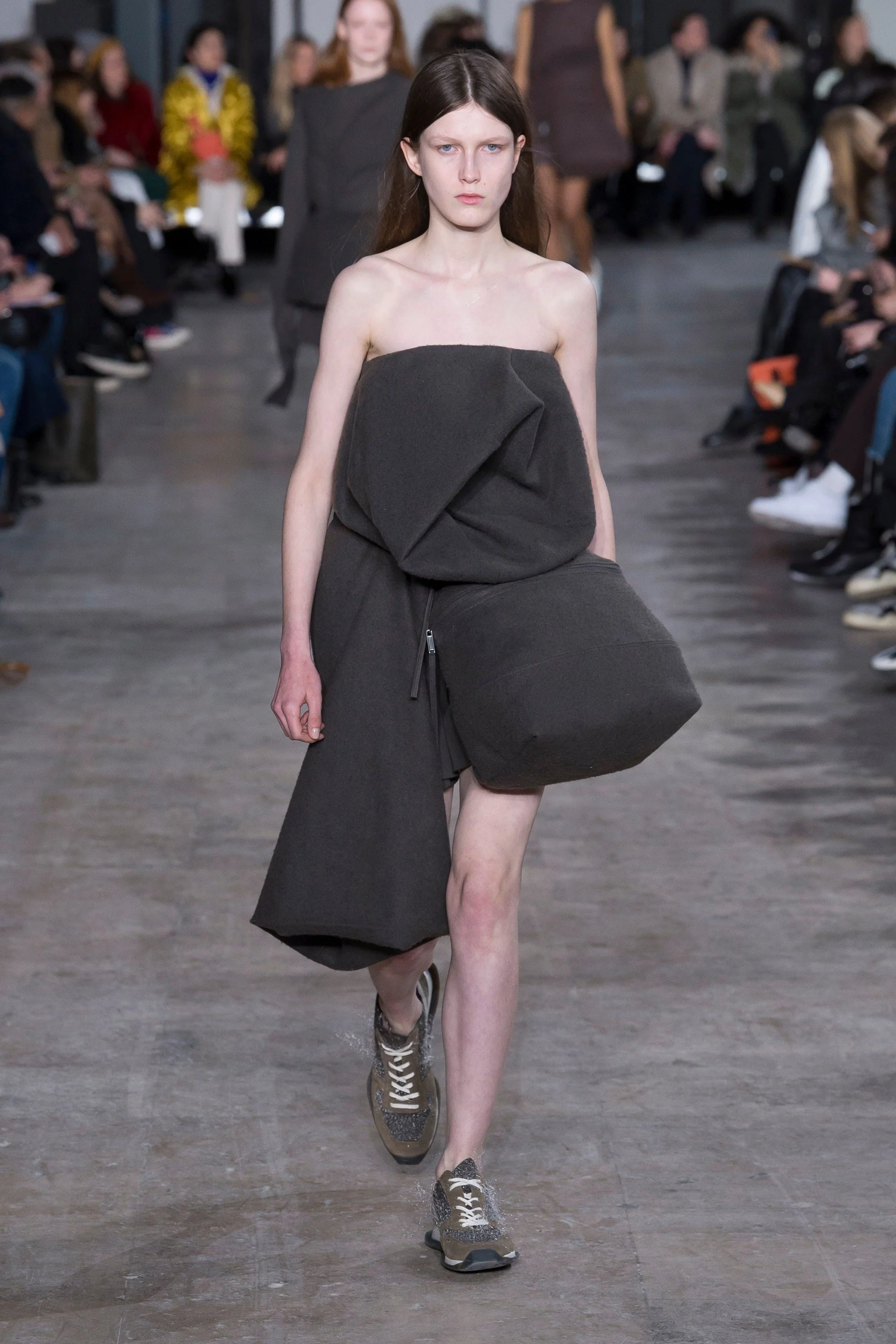 rick-owens-fall-winter-2018-draped-wool-bustier-bubble-corset-structured-boning-top-vintage-y2k-sisyphus-brown-fw-runway.JPG