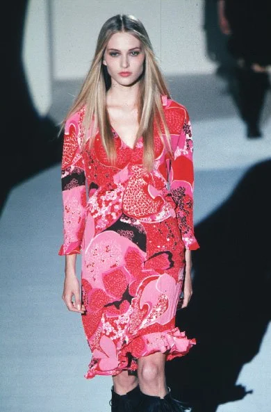 gucci-spring-summer-1999-runway-pink-silk-psychedelic-print-dress-ruffle-tom-ford-vintage-90s-1990s-cher-archive.jpg