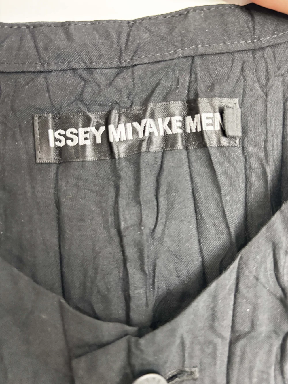 Issey Miyake Men pleated short sleeve shirt — JAMES VELORIA