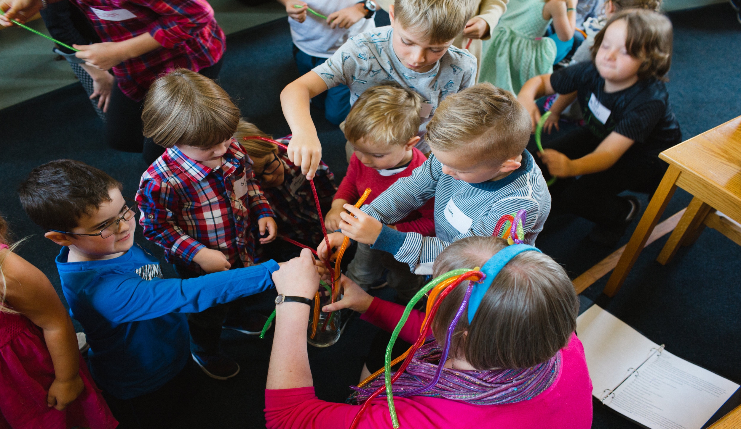 gatheringsunday2017-9childrenweaving.jpg