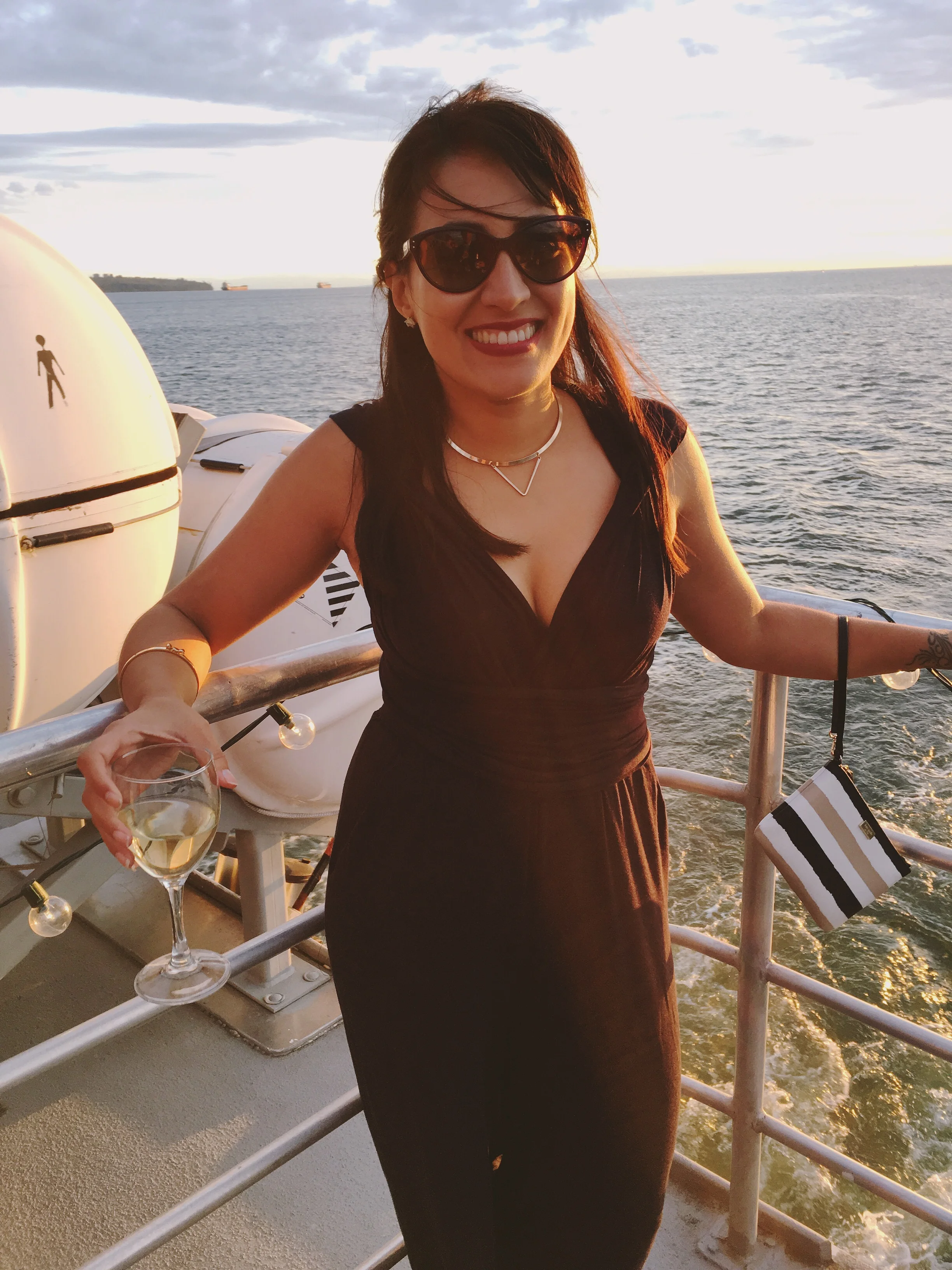 Please note the full glass of wine in all of these 'on a boat' pictures. It helps explain the 'day after' photos later on