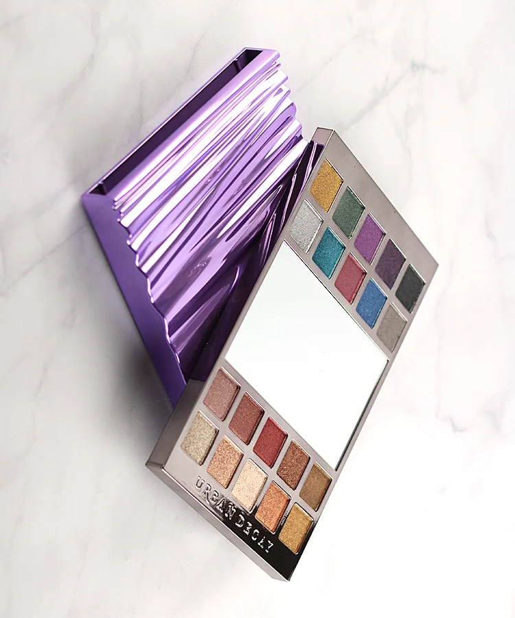 Holiday 2017: Urban Decay Heavy Metals Metallic Eyeshadow Palette.