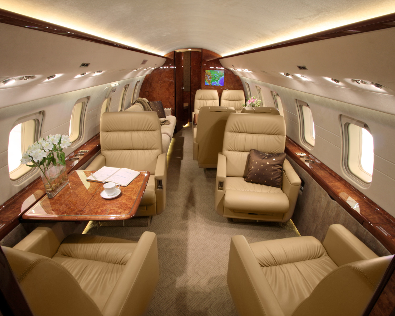 CL605 CabinAft.jpg