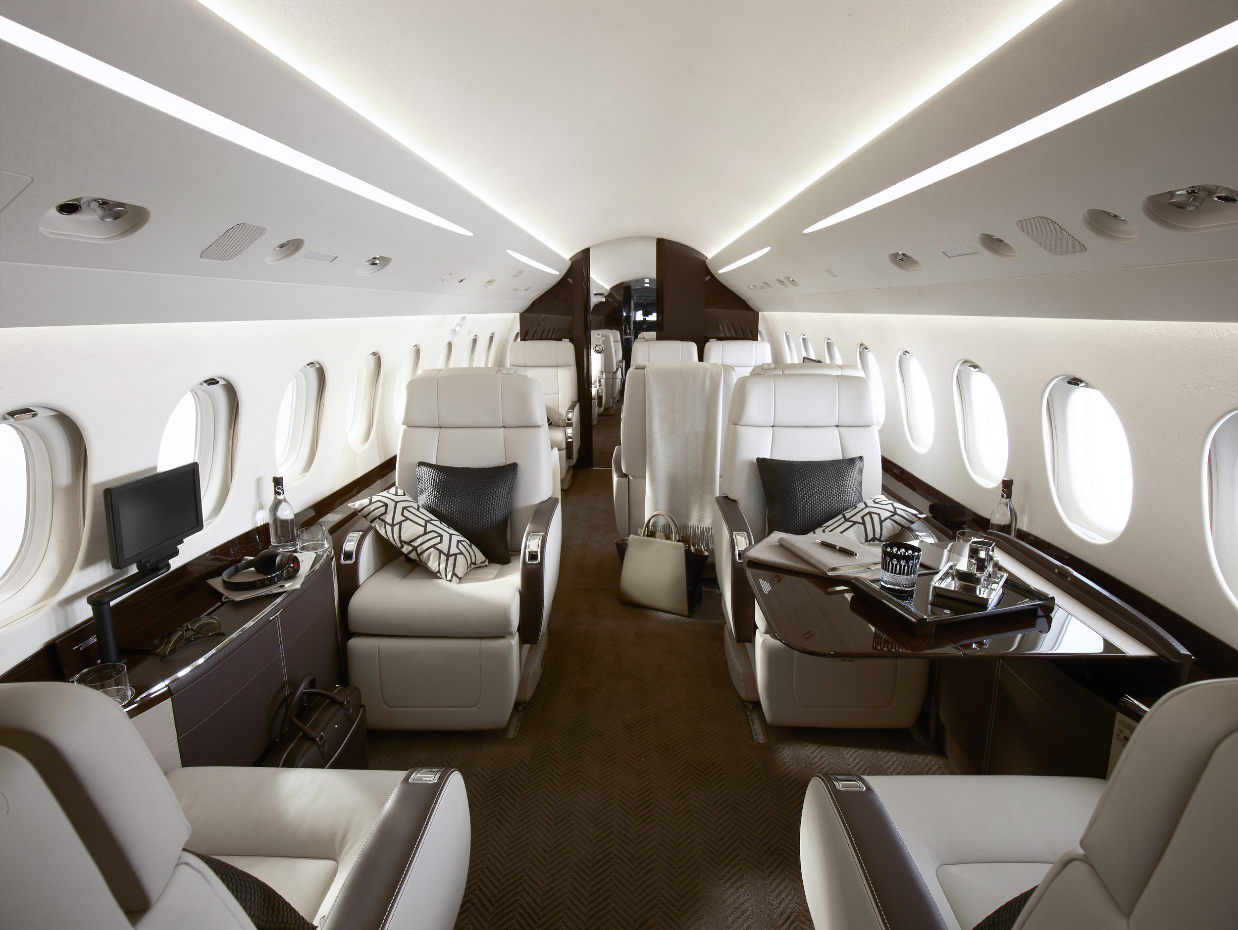 144_Falcon2000LXS_2018USB55_A4_HD.jpg