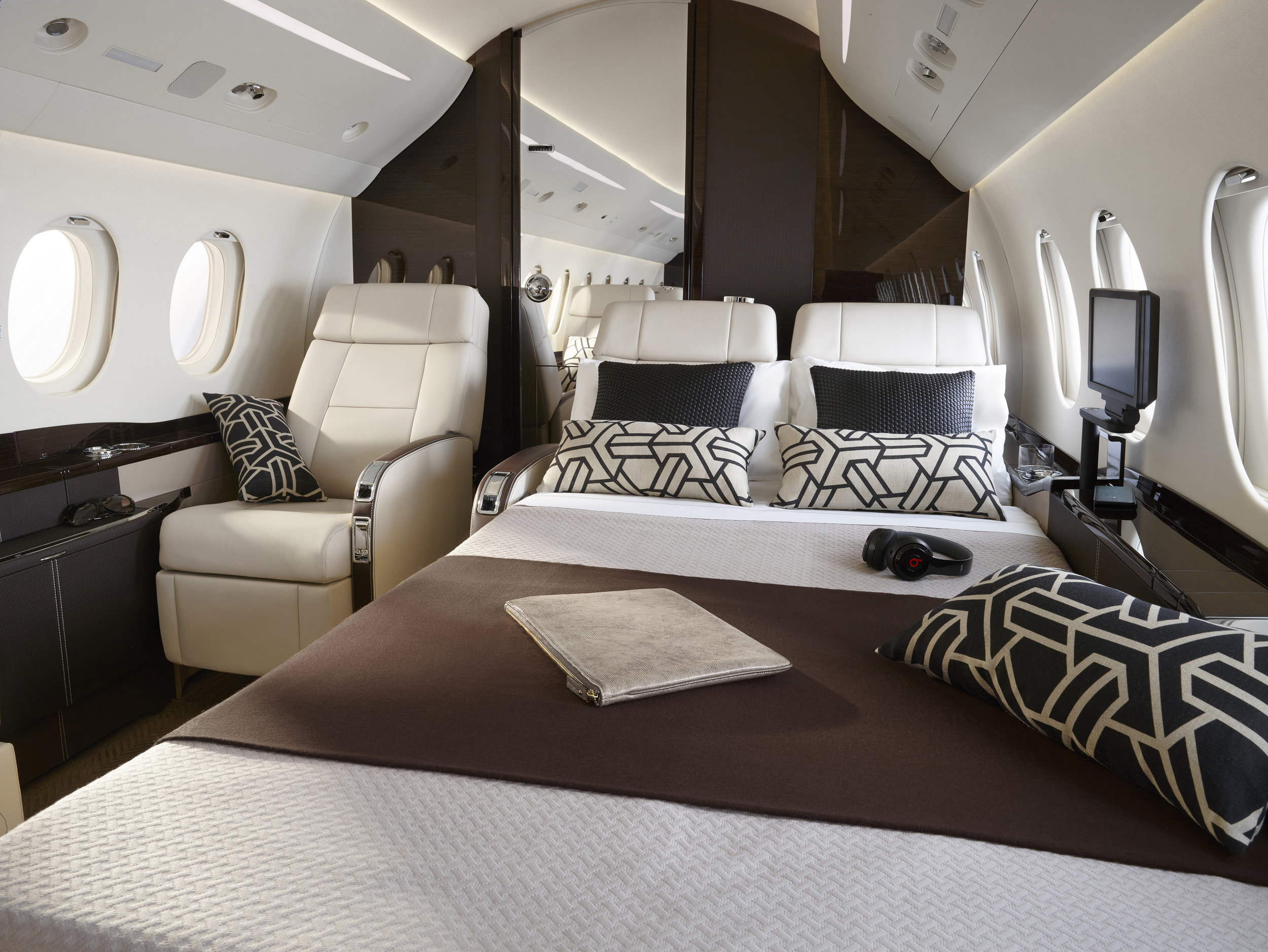 148_Falcon2000LXS_2018USB55_A4_HD.jpg