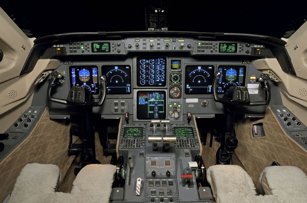 G-V SN 518 Cockpit.jpg