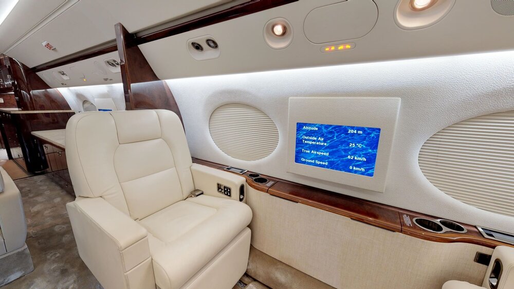Gulfstream-IV-SN-1052-mid cabin club seat.jpg