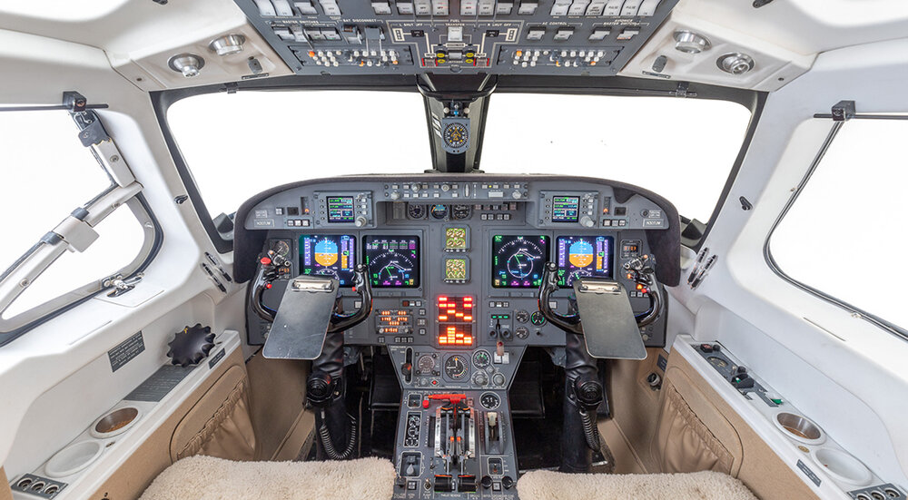 Astra SPX SN 123 Cockpit.jpg