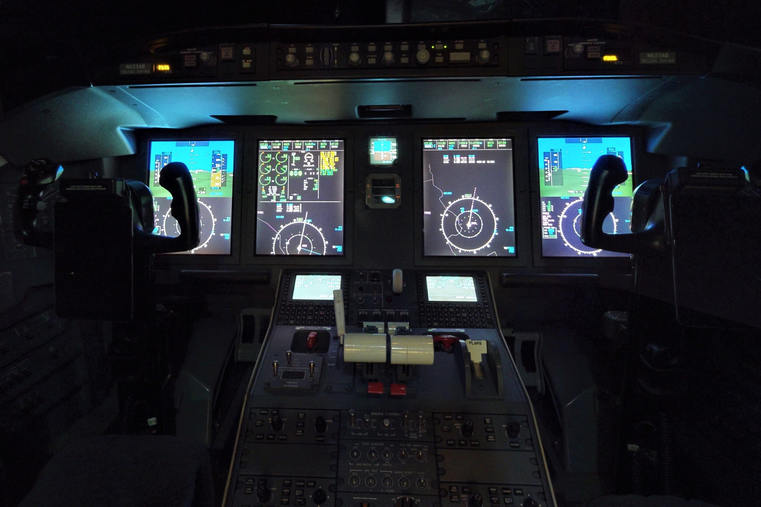 Chal 605 5841 Cockpit.jpg