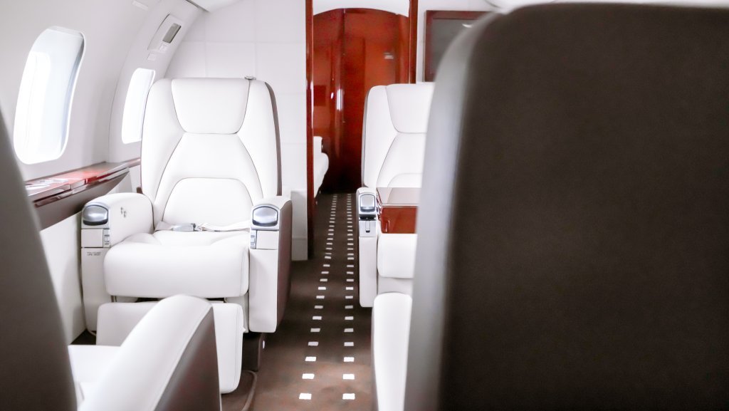 Global Express 9019 Interior 2.jpg