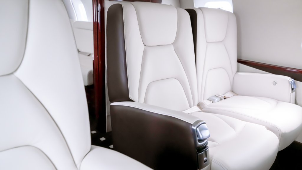 Global Express 9019 Interior 6.jpg