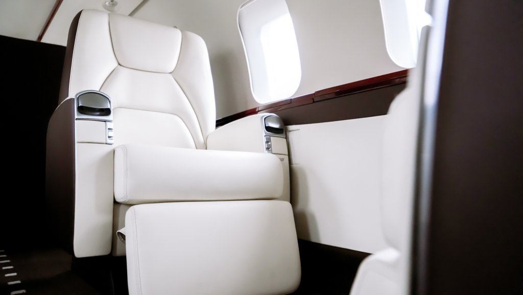 Global Express 9019 Interior 7.jpg