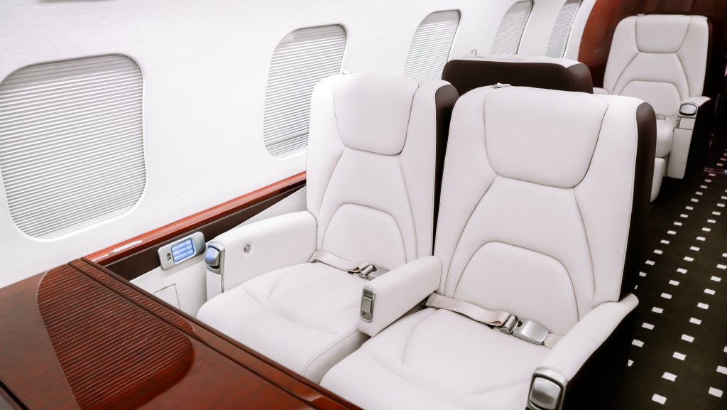 Global Express 9019 Interior 18.jpg