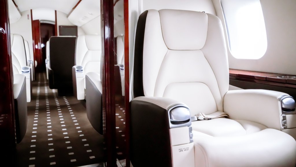 Global Express 9019 Interior 23.jpg