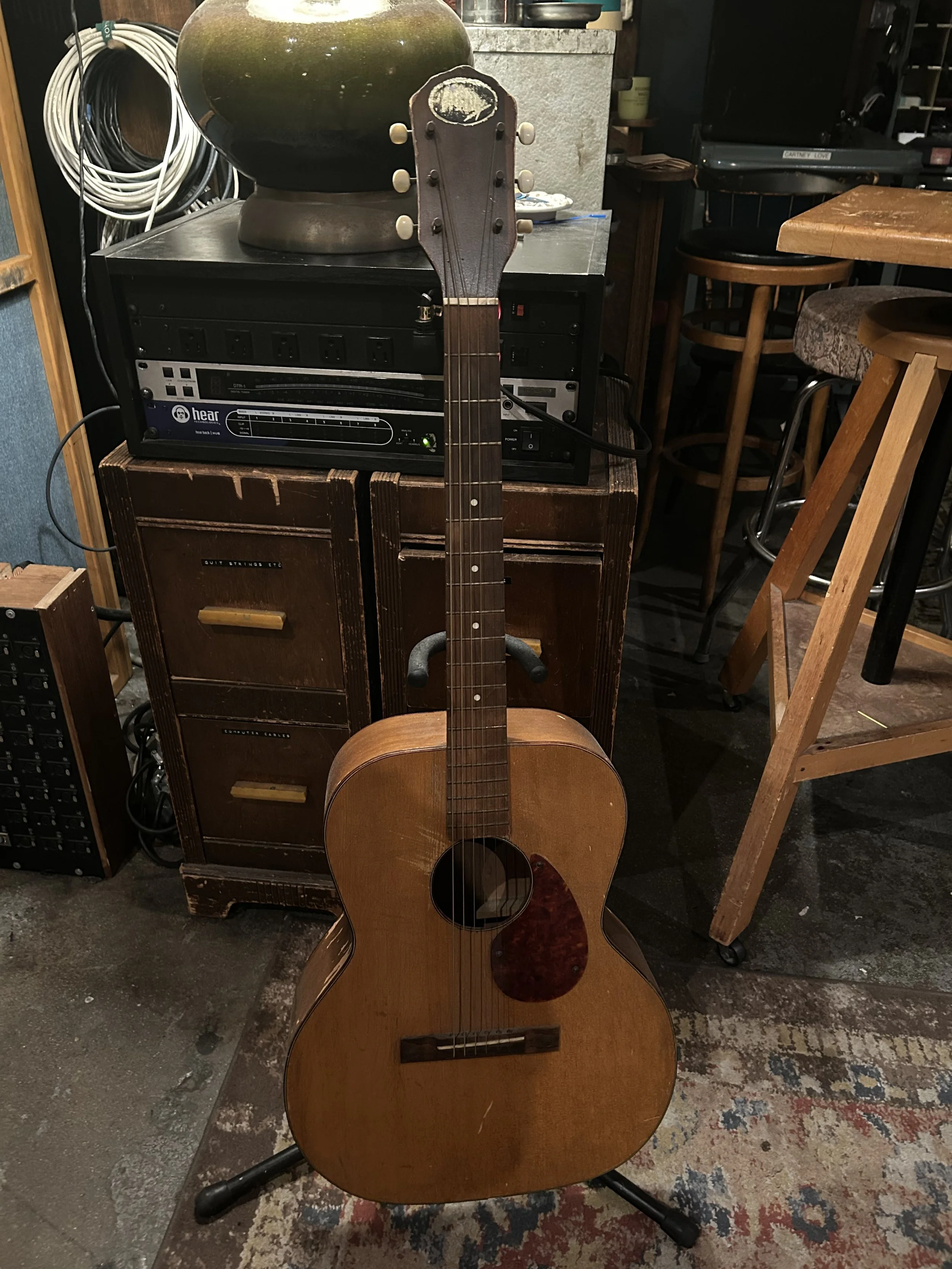 Standard Acoustic Guitar