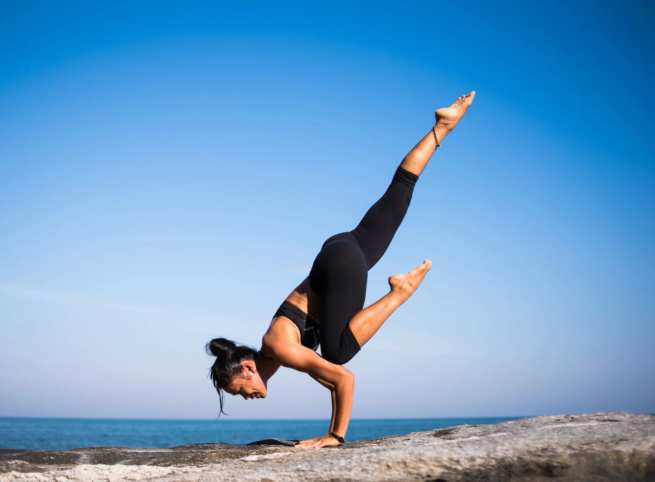 balance-beach-exercise-317157.jpg