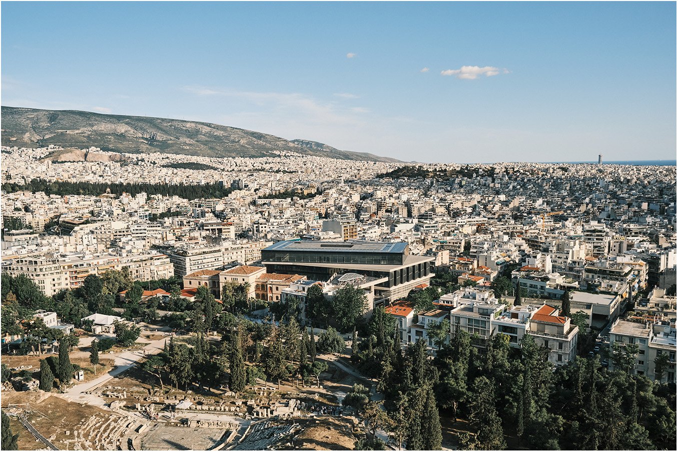 Atena, vedere spre mare cu Muzeul Acropolis în prim plan