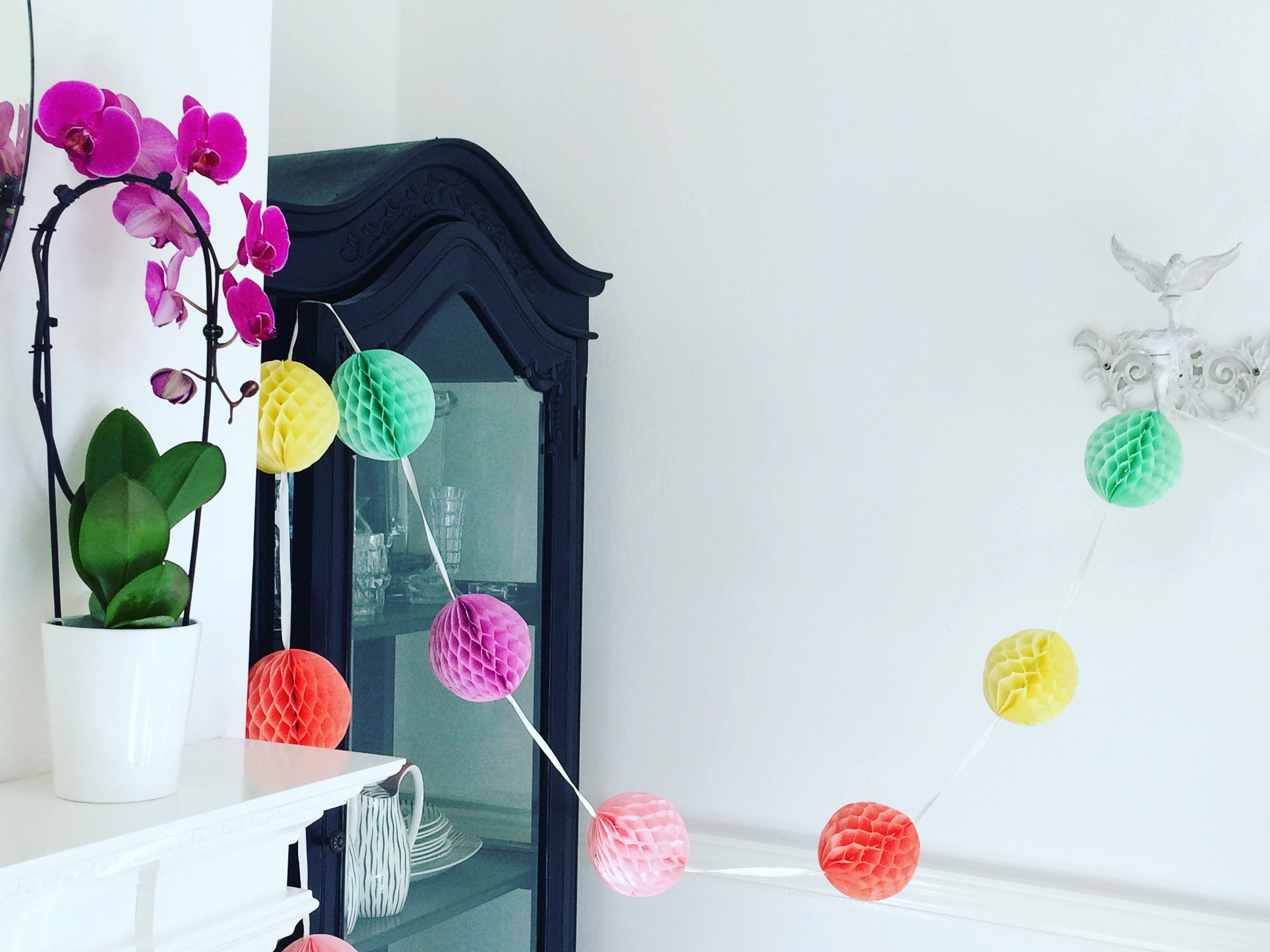 Honeycomb pom pom garland