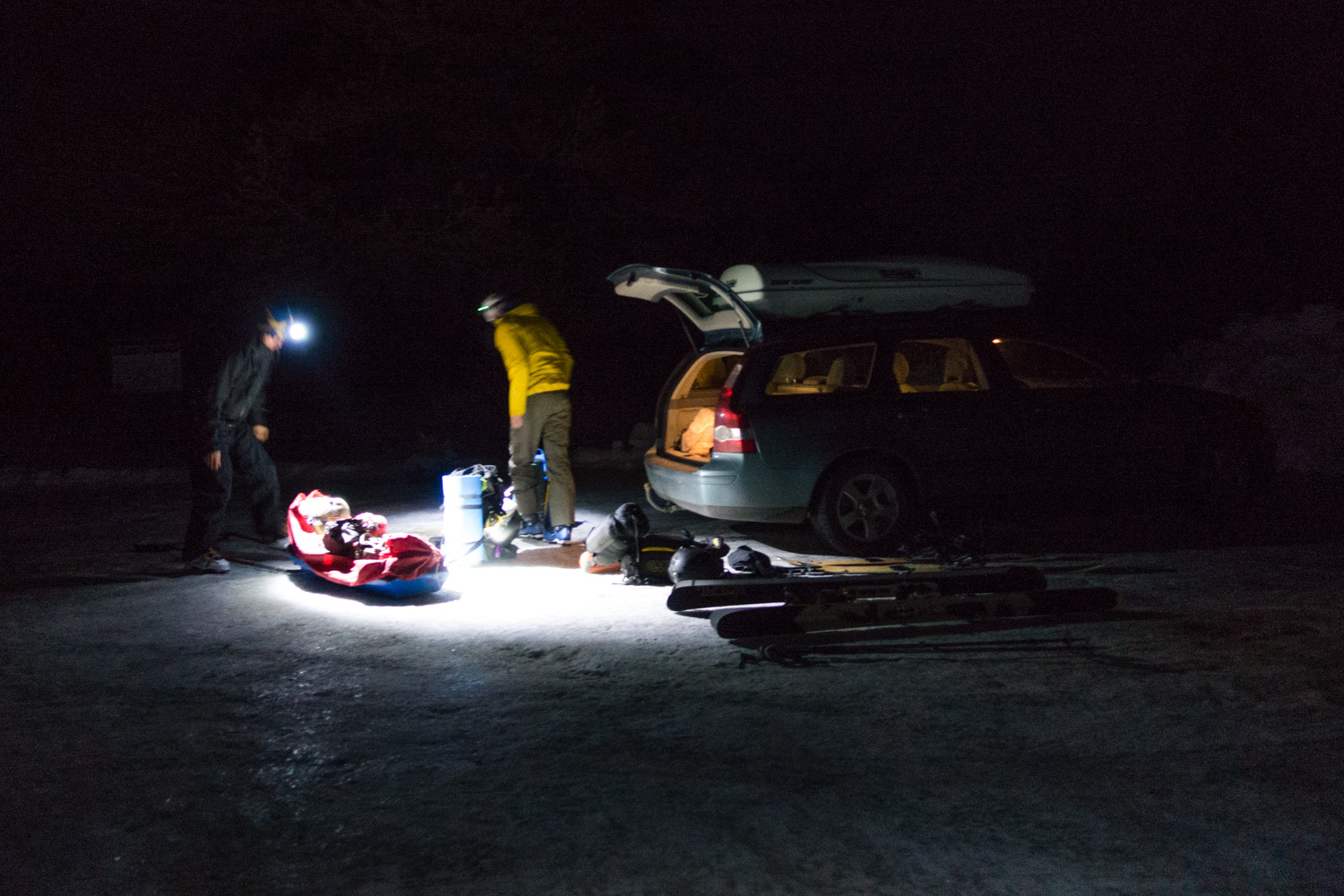 We arrived at the parking at 9 pm on Thursday. 