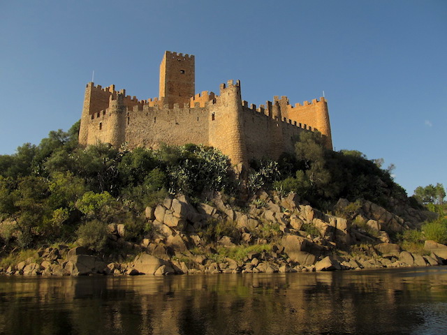 Castelo-Portugal-Almourol.jpg