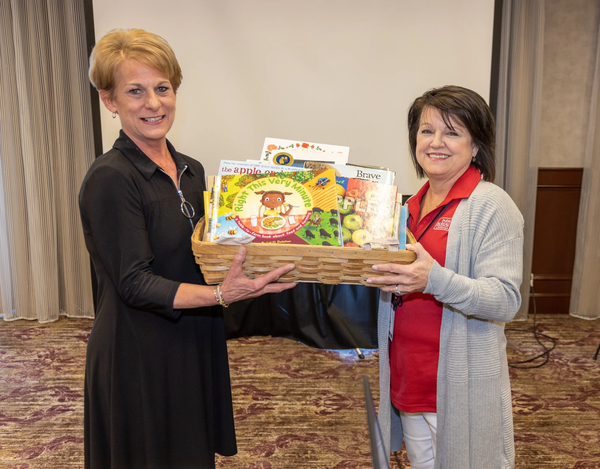 Louisiana Farm Bureau Volunteers Give Gift of Ag Literacy to Acadiana Children