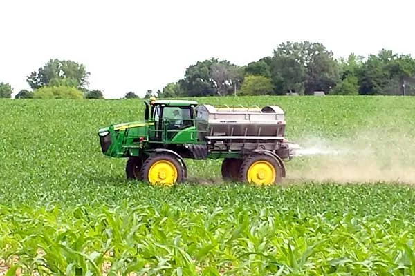 Senators Ask for ‘Fertilizer Transparency’ as Costs Pile Up for Farmers Amid Iran War