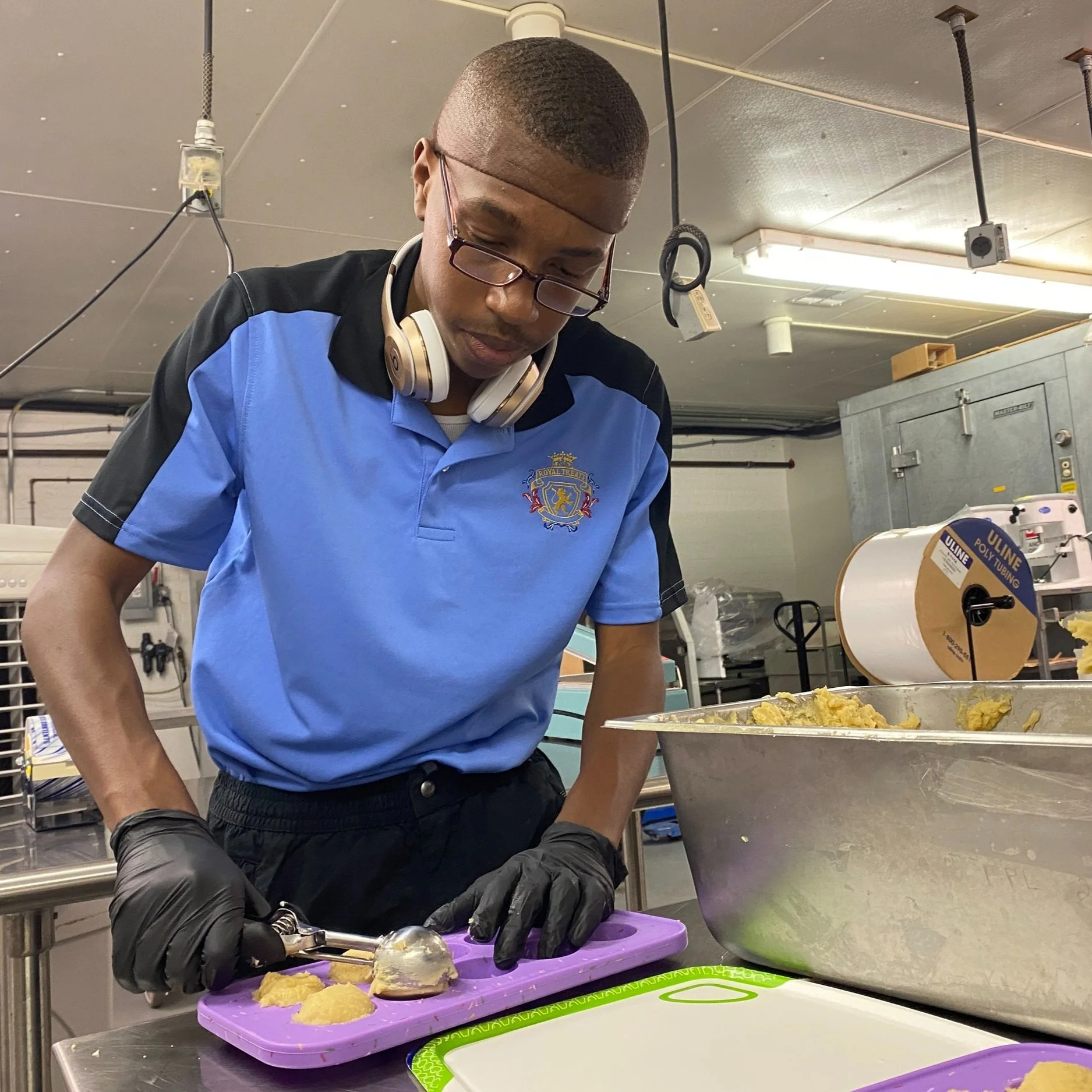 With Help from LSU AgCenter, Teen Sells Cookies Suited for ‘Royalty’